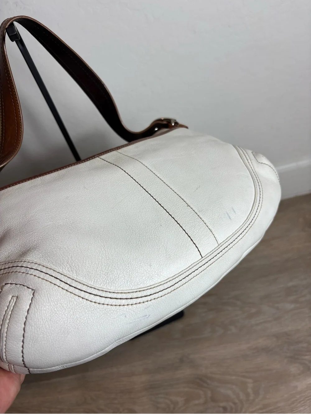 Coach Soho White Leather Buckle Shoulder Bag Brown Trim Y2K Purse